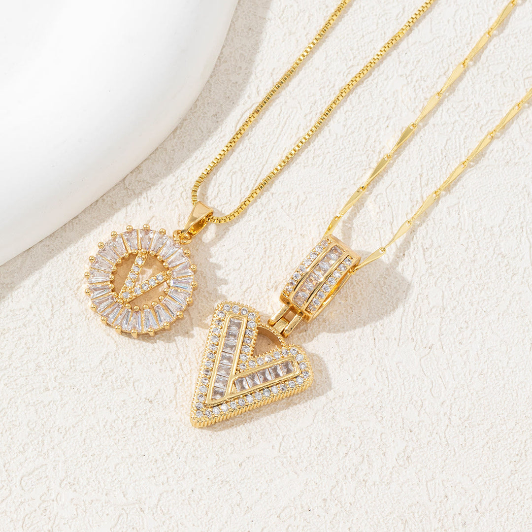 Collier pendentif lettre entièrement serti de diamants et plaqué or - Doré - V - image 24