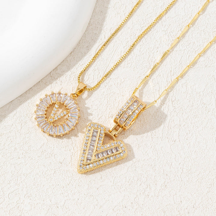 Collier pendentif lettre entièrement serti de diamants et plaqué or - Doré - V - image 24