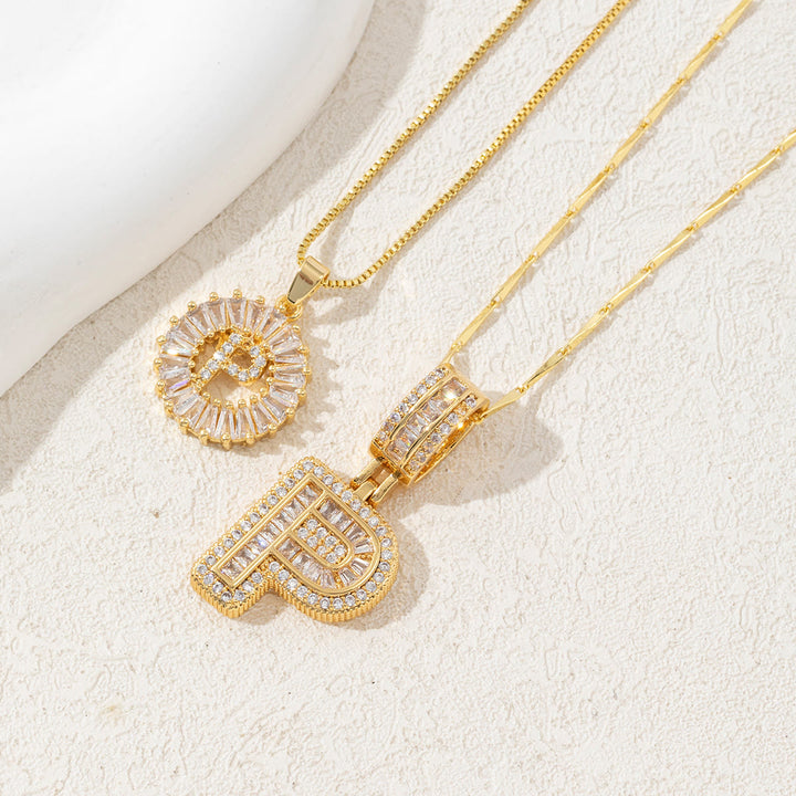 Collier pendentif lettre entièrement serti de diamants et plaqué or - Doré - P - image 18