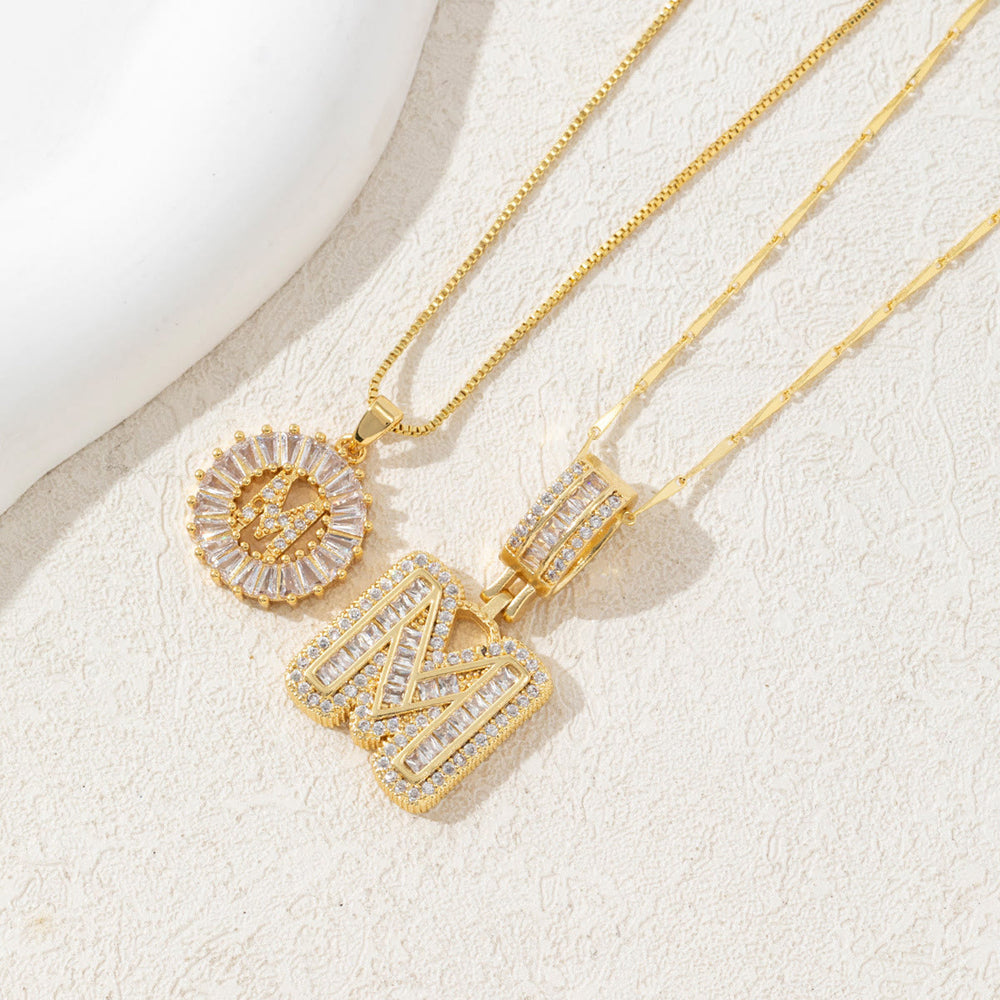 Collier pendentif lettre entièrement serti de diamants et plaqué or - Doré - M - image 1