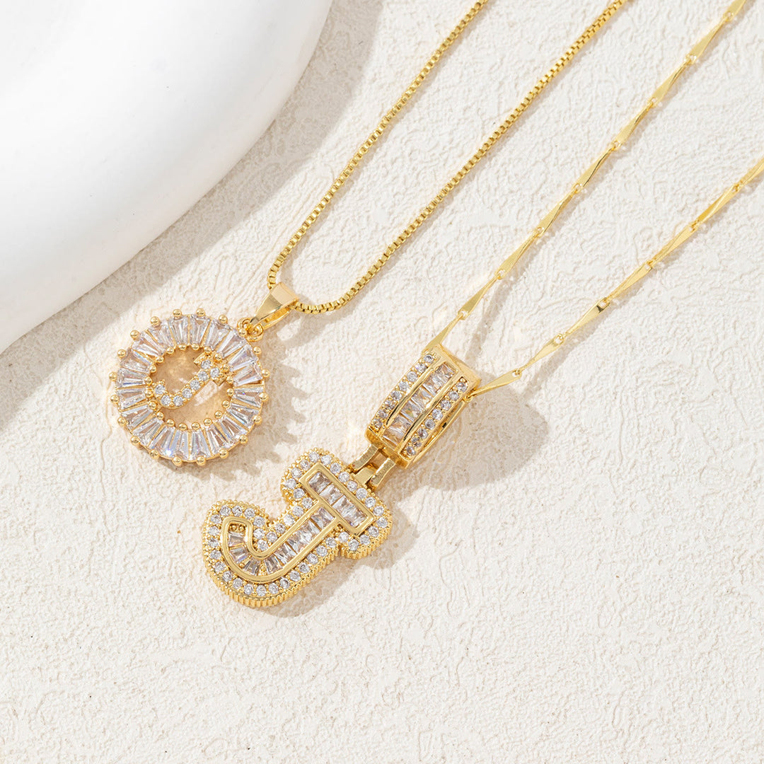 Collier pendentif lettre entièrement serti de diamants et plaqué or - Doré - J - image 13
