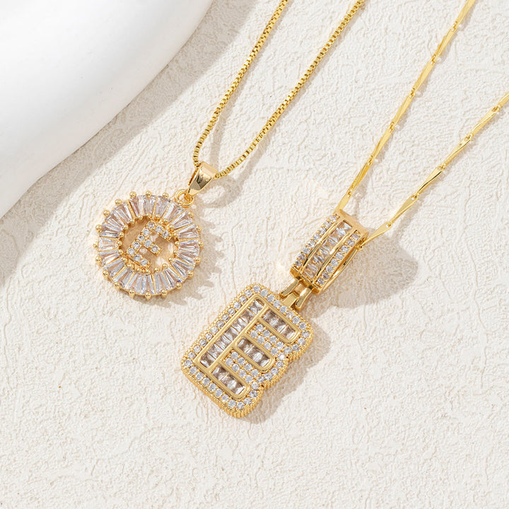 Collier pendentif lettre entièrement serti de diamants et plaqué or - Doré - E - image 8