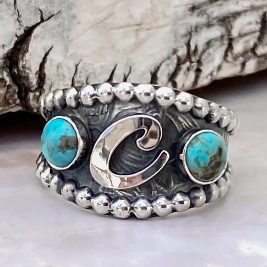 Bague vintage style western avec initiale géométrique et incrustation de turquoise - C - 10 - image 0