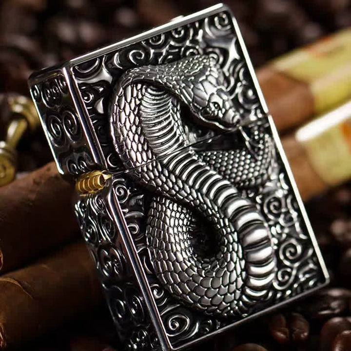 Briquet à kérosène rechargeable Cobra serpent noir et or - image 4