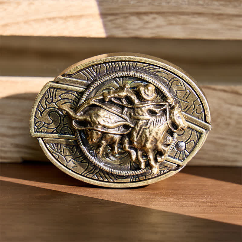 Couteau pliant dissimulé à boucle bronze, style cowboy, pour le rodéo de taureaux. Ceinture en cuir. - Cowboy lassoant un taureau - Sans ceinture - Ceinture non incluse - image 0