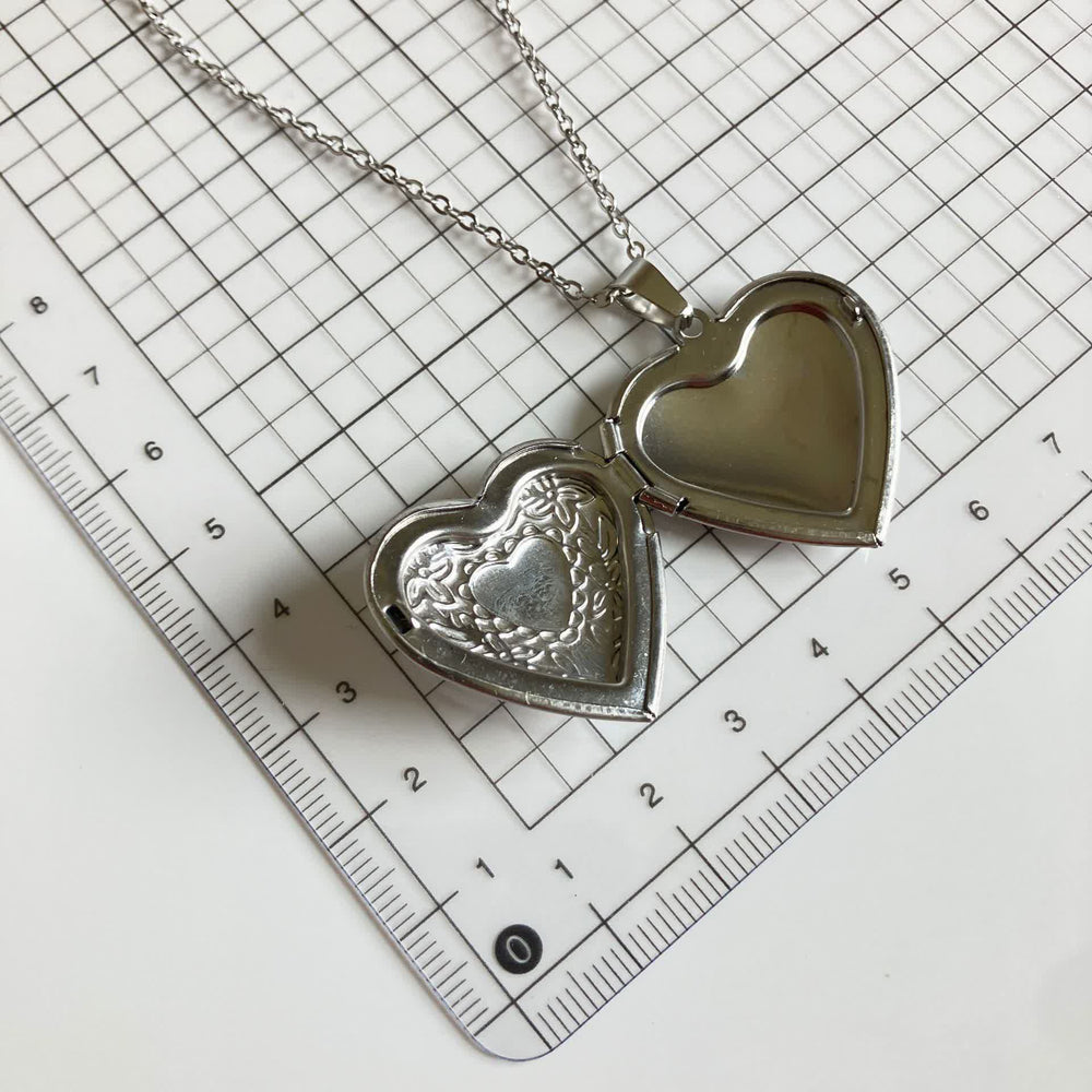 Collier médaillon cœur chauve-souris fantaisie Love & Memories - image 1