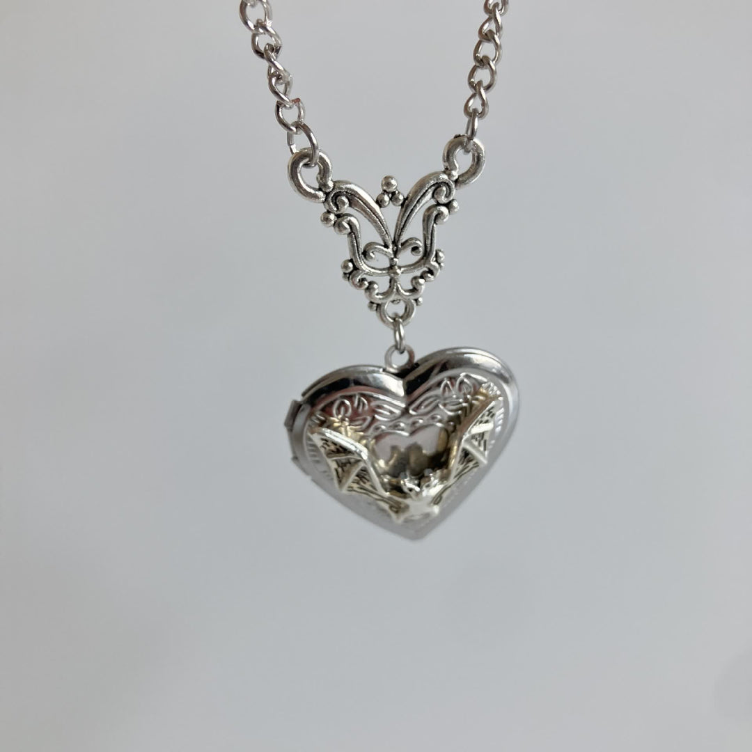 Collier médaillon cœur chauve-souris fantaisie Love & Memories - image 2
