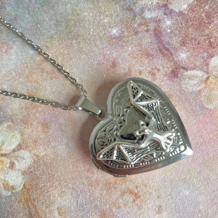 Collier médaillon cœur chauve-souris fantaisie Love & Memories - Style n° 2 - image 3