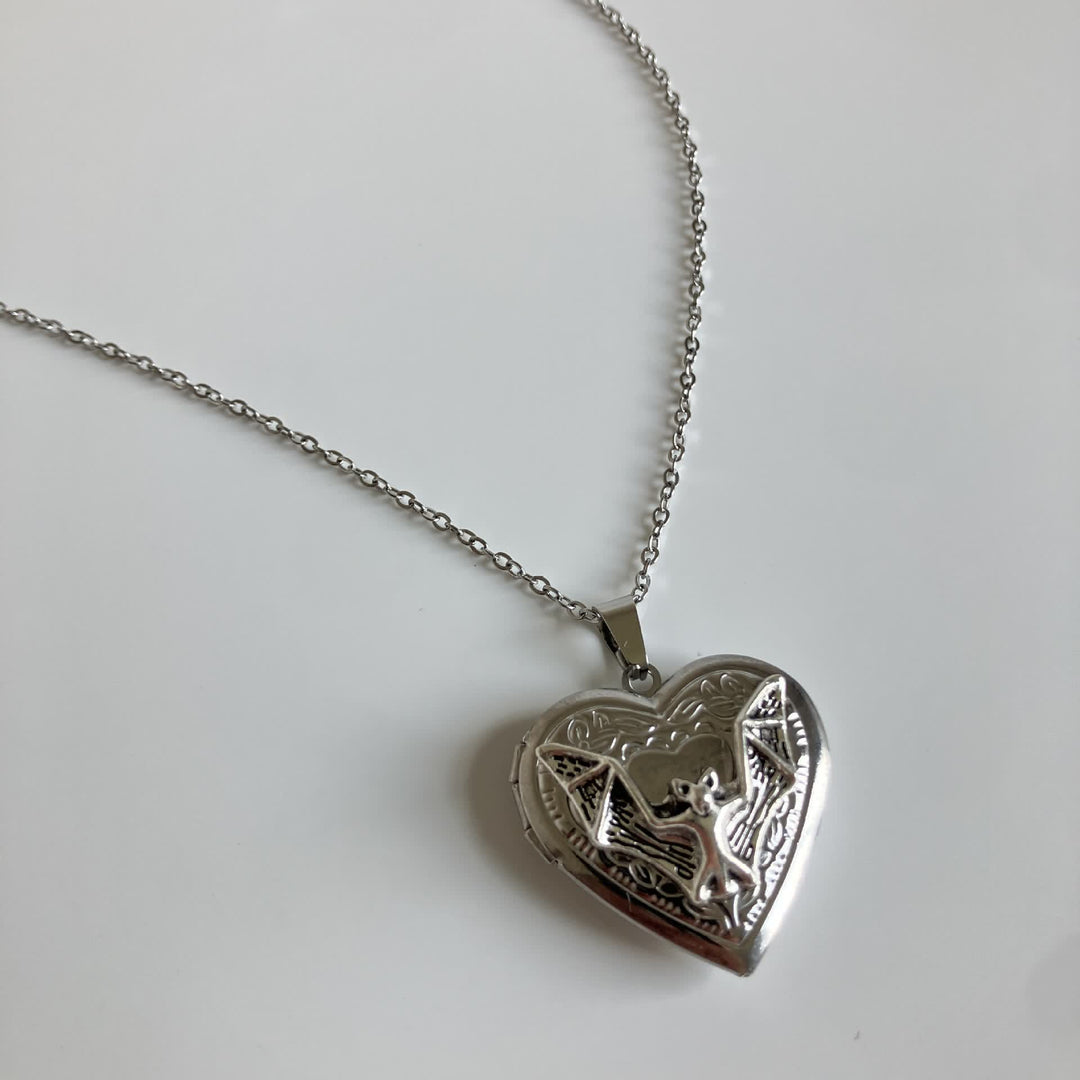 Collier médaillon cœur chauve-souris fantaisie Love & Memories - image 4