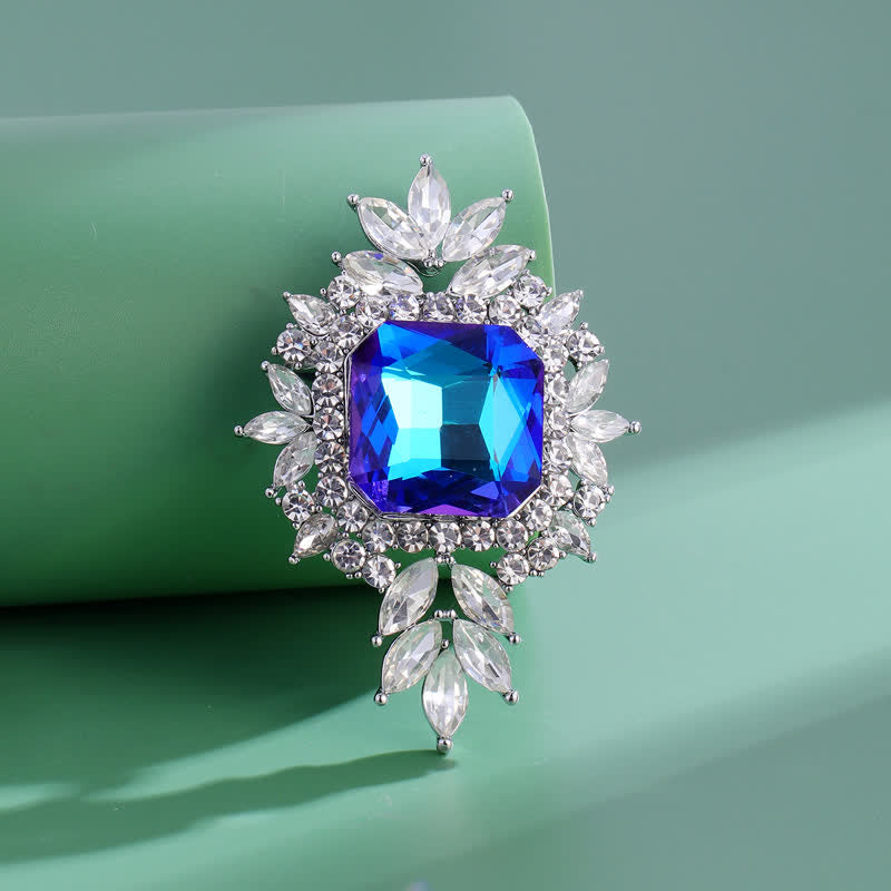 Broche intemporelle en cristal bleu royal scintillant à motif floral - image 1