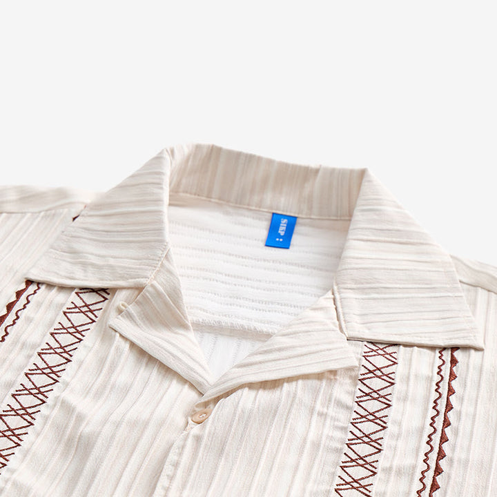 Chemise beige texturée artisanale avec broderie noire - image 4