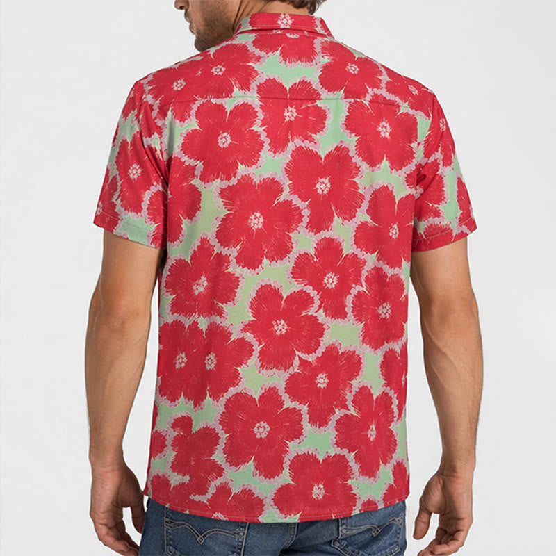 Chemise de vacances à motif de fleurs rouges éclatantes et fond vert - image 2