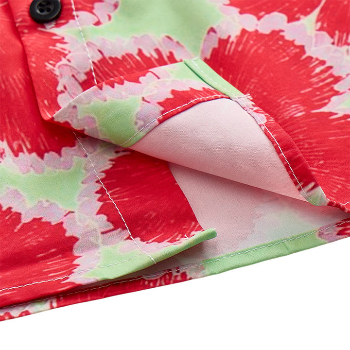 Chemise de vacances à motif de fleurs rouges éclatantes et fond vert - image 6