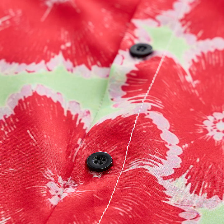 Chemise de vacances à motif de fleurs rouges éclatantes et fond vert - image 5
