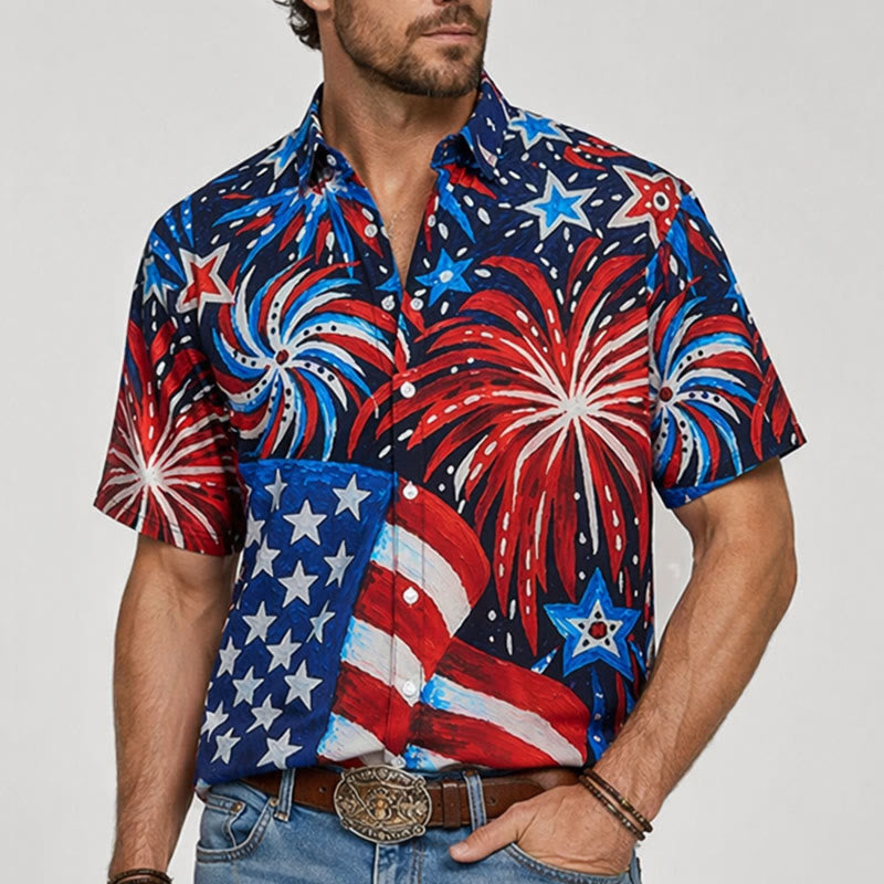 Chemise d'été patriotique imprimée drapeau américain et feux d'artifice - image 1