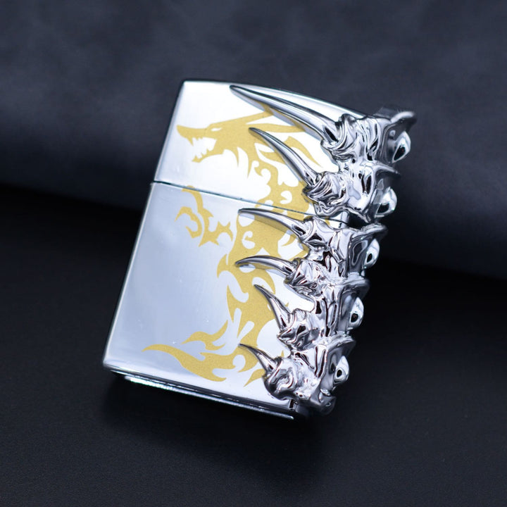 Briquet à butane rechargeable avec relief stéréoscopique de la colonne vertébrale d'un dragon - Argent - image 7