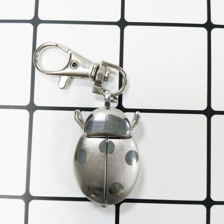 Montre de poche ancienne en forme de scarabée à ailes articulées - Porte-clés argenté - image 0
