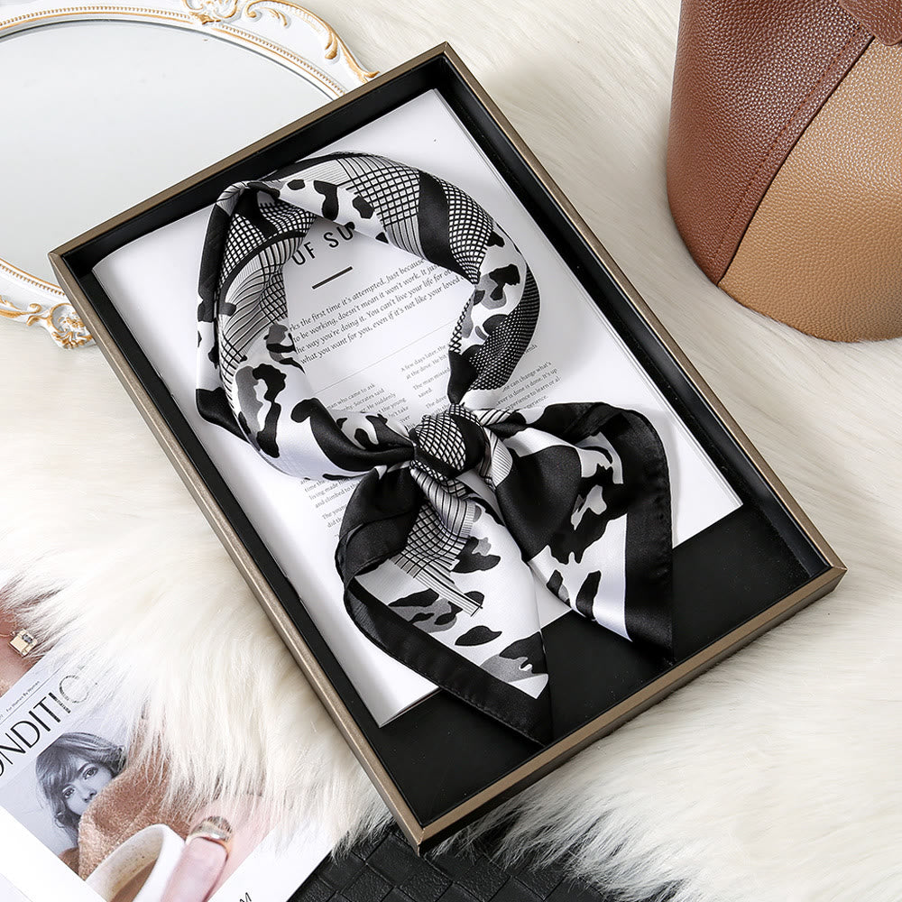 Foulard carré élégant à imprimé botanique pour femme - Noir et blanc - image 9