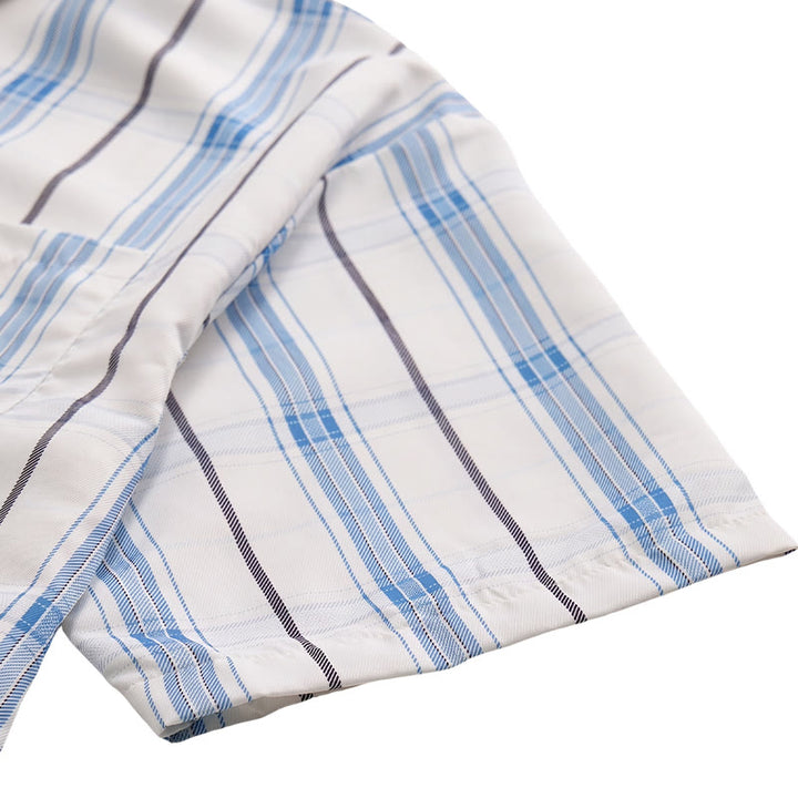 Chemise à carreaux rayée classique sur fond crème, idéale pour le bureau au quotidien. - image 10