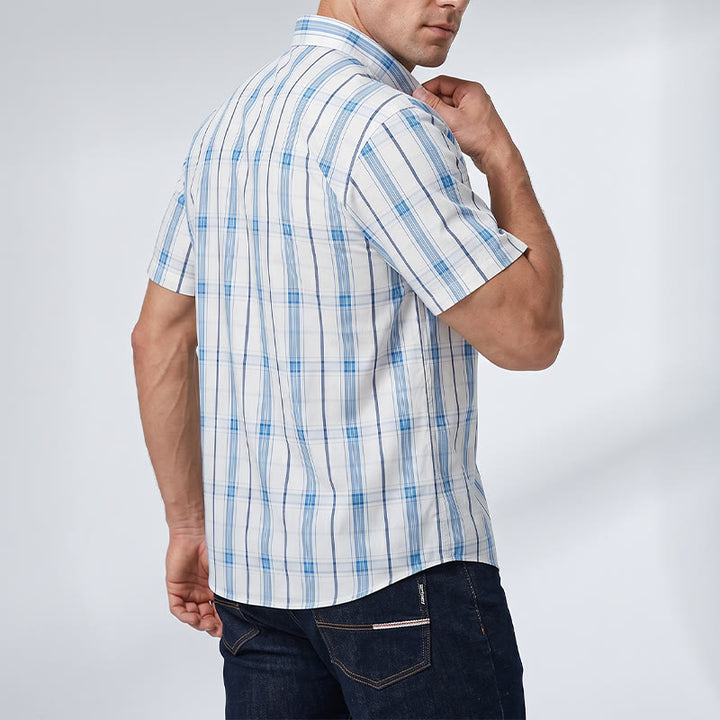 Chemise à carreaux rayée classique sur fond crème, idéale pour le bureau au quotidien. - image 2