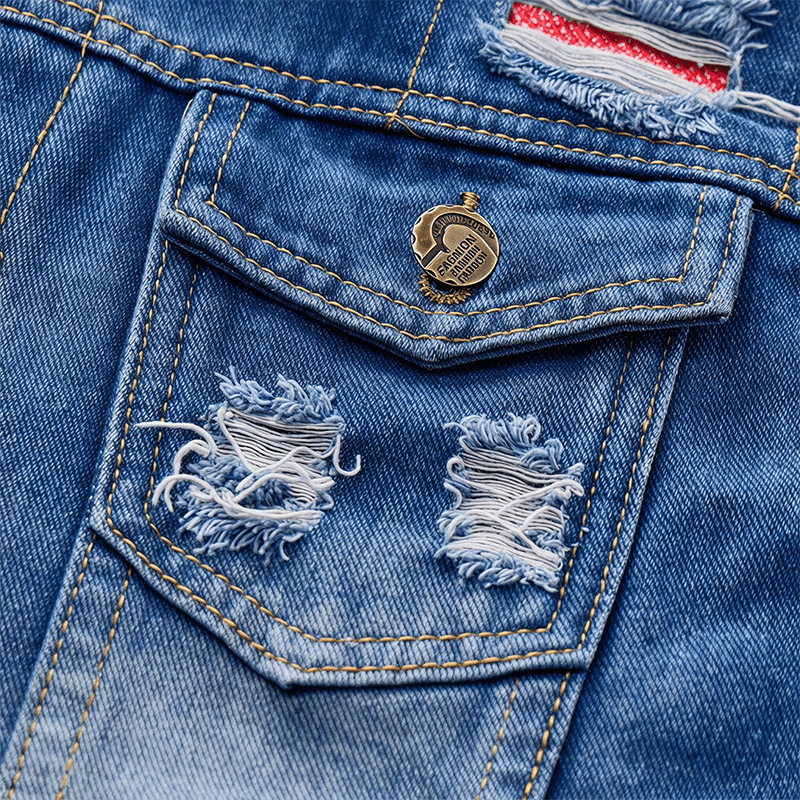 Gilet en jean bleu délavé et déchiré avec patchwork - image 6