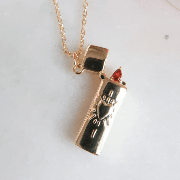 Collier pendentif en forme de briquet avec cœur flamboyant - image 4