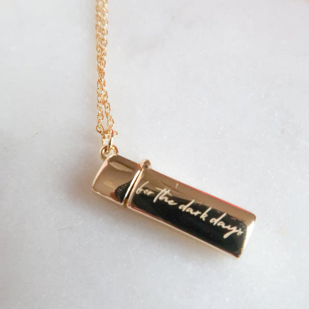 Collier pendentif en forme de briquet avec cœur flamboyant - image 3
