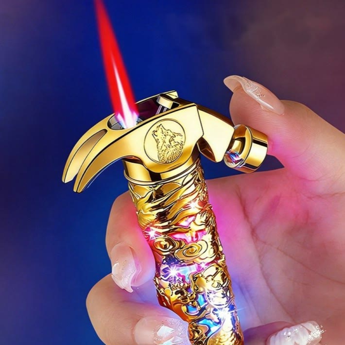 Briquet à butane avec emblème de loup en forme de marteau doré - image 0