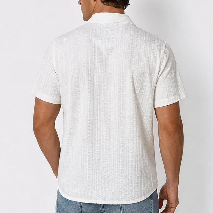 Chemise blanche texturée en jacquard tissé, idéale pour les vacances - image 2
