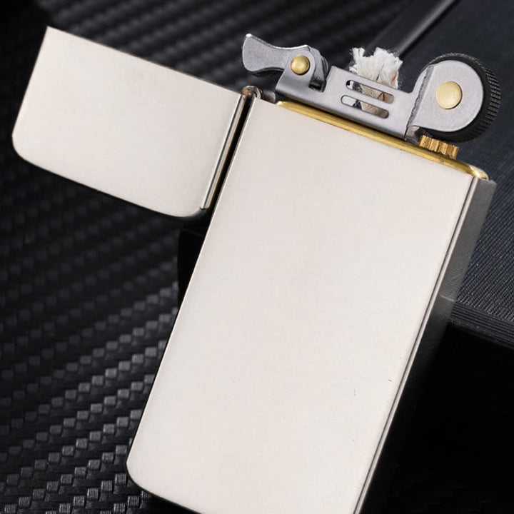 Briquet à pétrole pliable classique, minimaliste et ultra-mince - image 3