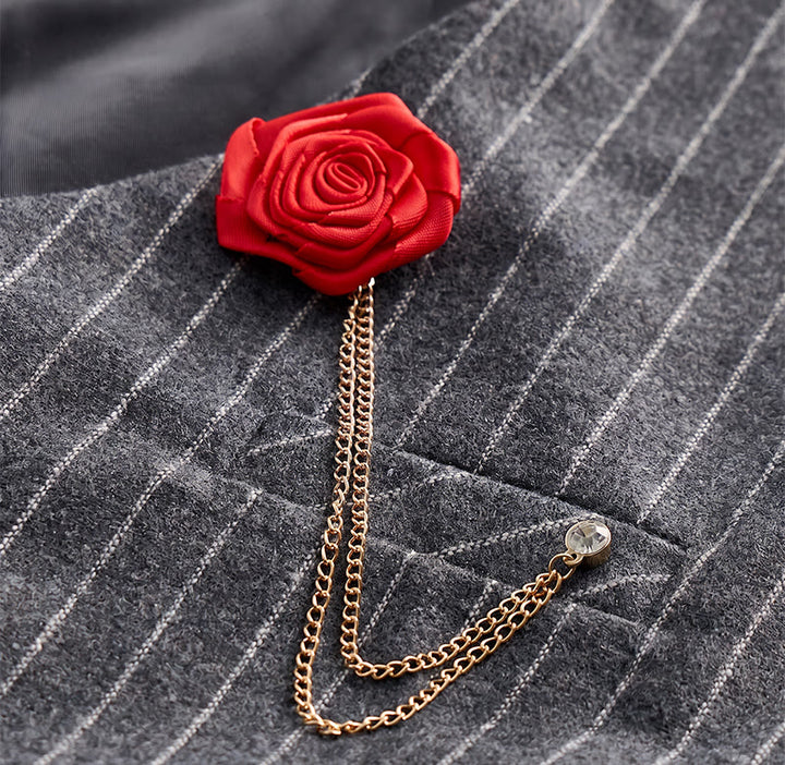 Gilet de costume à fines rayures style rétro pour homme avec chaînette de revers en forme de rose - image 6