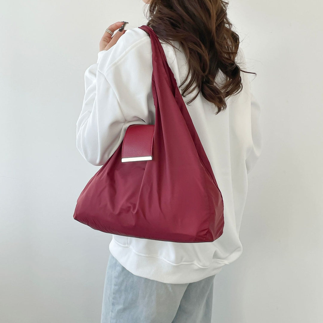Sac fourre-tout pliable en nylon avec porte-clés et accent en cuir - Bourgogne - Grand - image 27