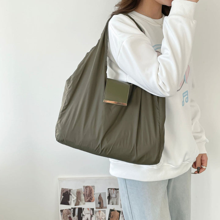 Sac fourre-tout pliable en nylon avec porte-clés et accent en cuir - Vert armée - Grand - image 26