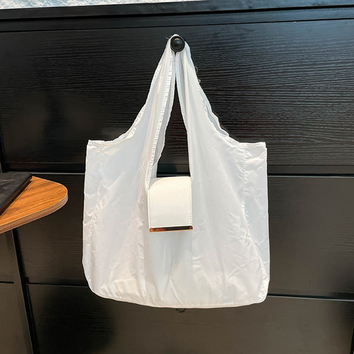 Sac fourre-tout pliable en nylon avec porte-clés et accent en cuir - Blanc - Grand - image 28