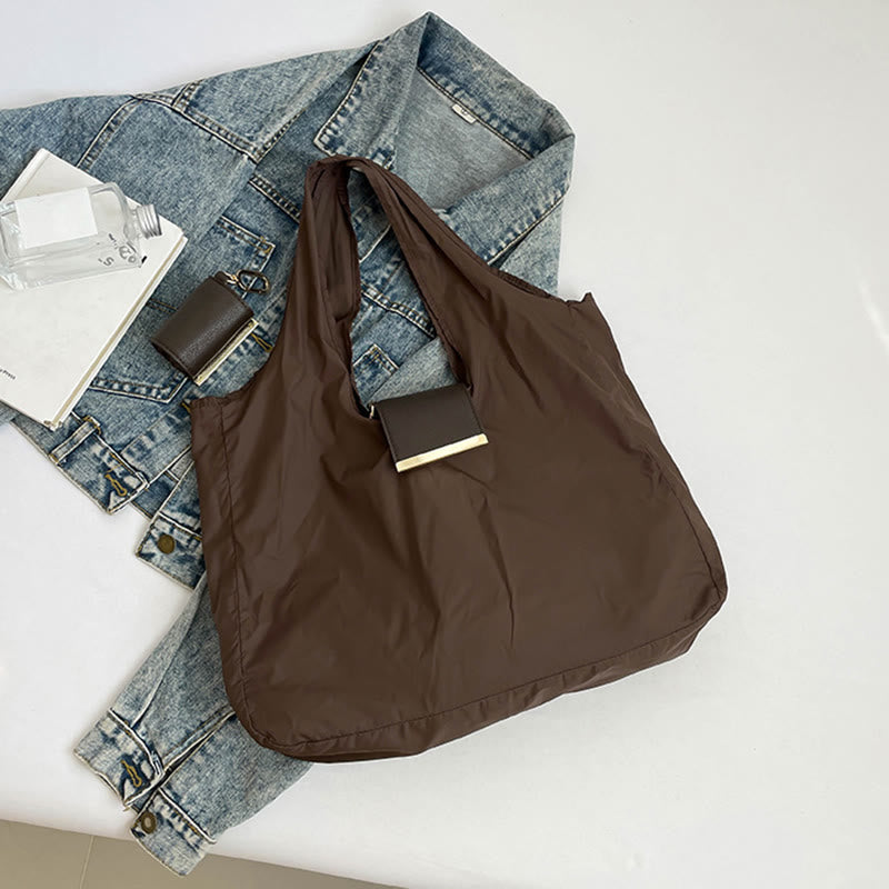 Sac fourre-tout pliable en nylon avec porte-clés et accent en cuir - image 6
