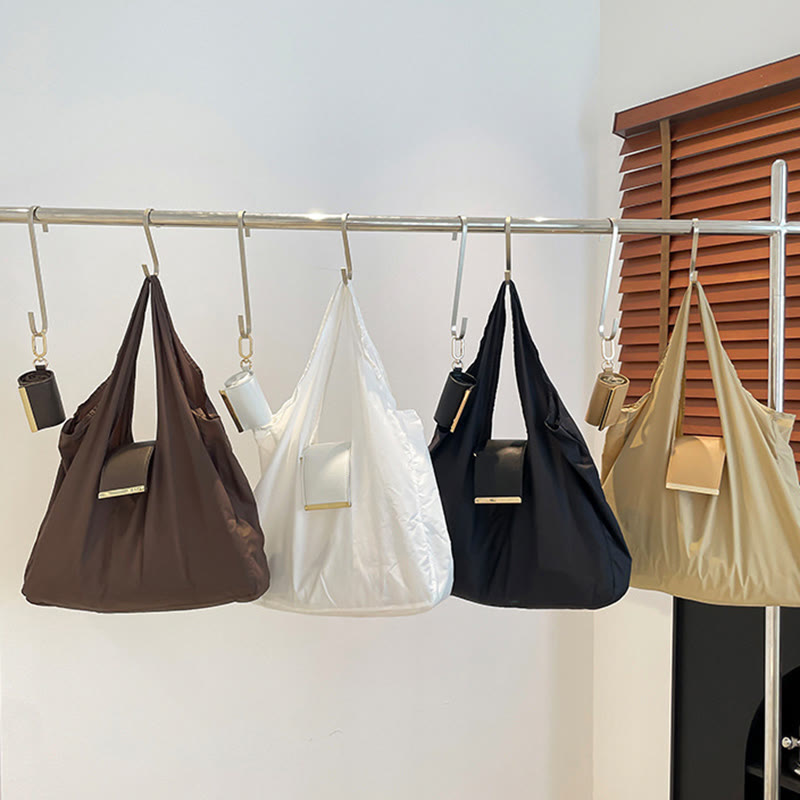Sac fourre-tout pliable en nylon avec porte-clés et accent en cuir - image 2