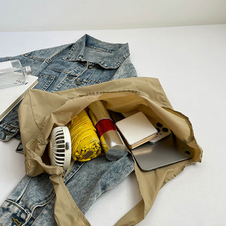 Sac fourre-tout pliable en nylon avec porte-clés et accent en cuir - image 7