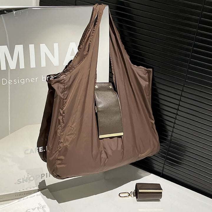 Sac fourre-tout pliable en nylon avec porte-clés et accent en cuir - image 3