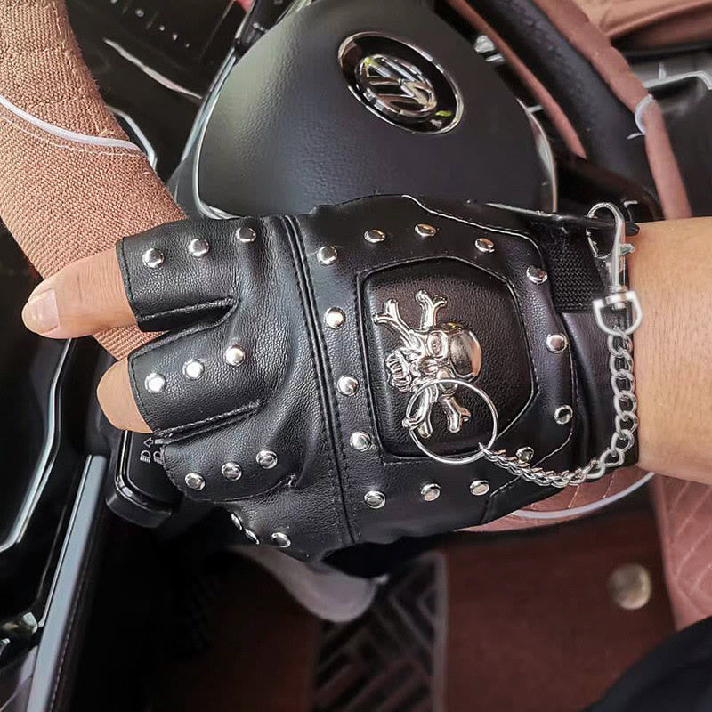 Gants de moto demi-doigts à clous en forme de crâne noir avec chaîne - image 2