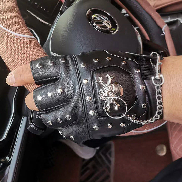 Gants de moto demi-doigts à clous en forme de crâne noir avec chaîne - image 2