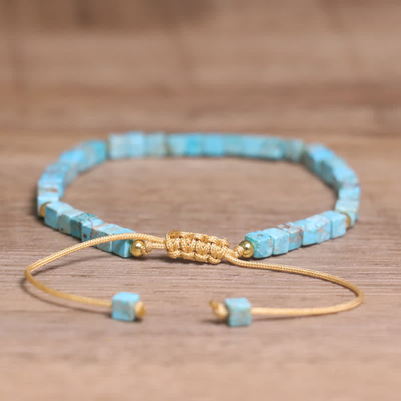 Bracelet carré turquoise à perles « Calme et chance » - image 1