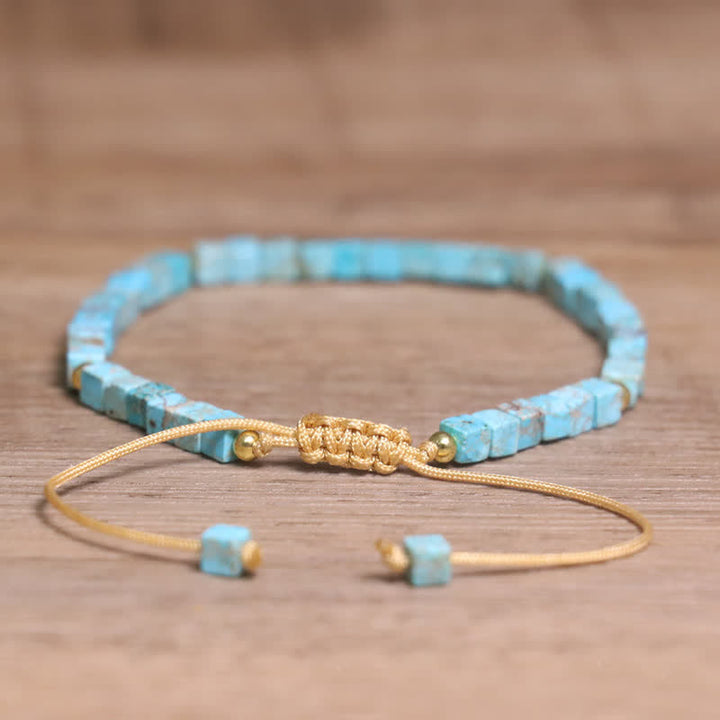 Bracelet carré turquoise à perles « Calme et chance » - image 1