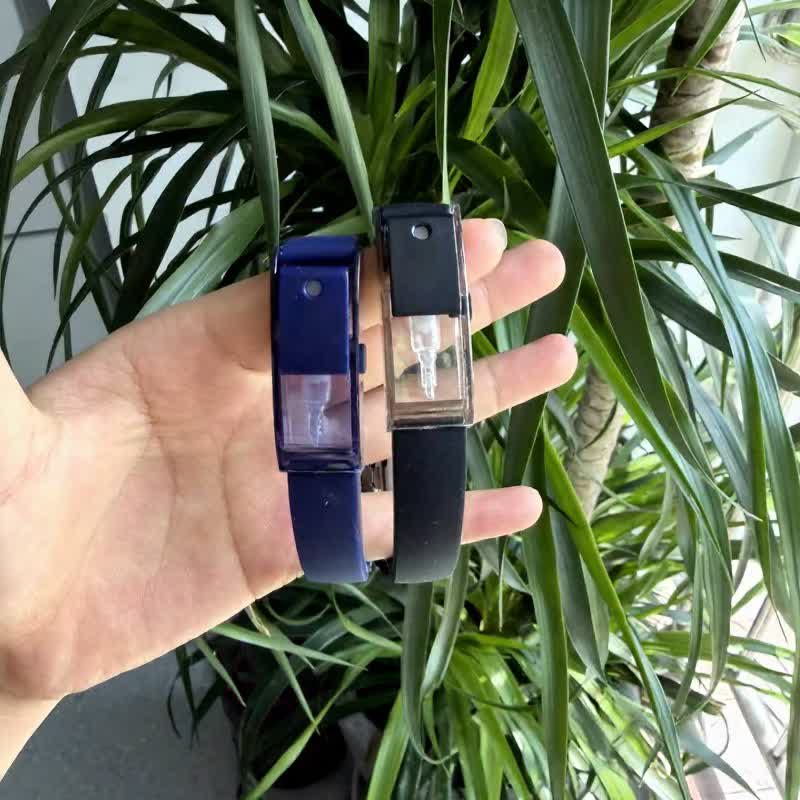 Bracelet vaporisateur de parfum portable rechargeable - image 1