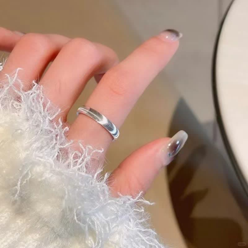 Bague minimaliste texturée à effet vague, un bijou tendance pour tous les jours. - Argent - 10 US - image 0