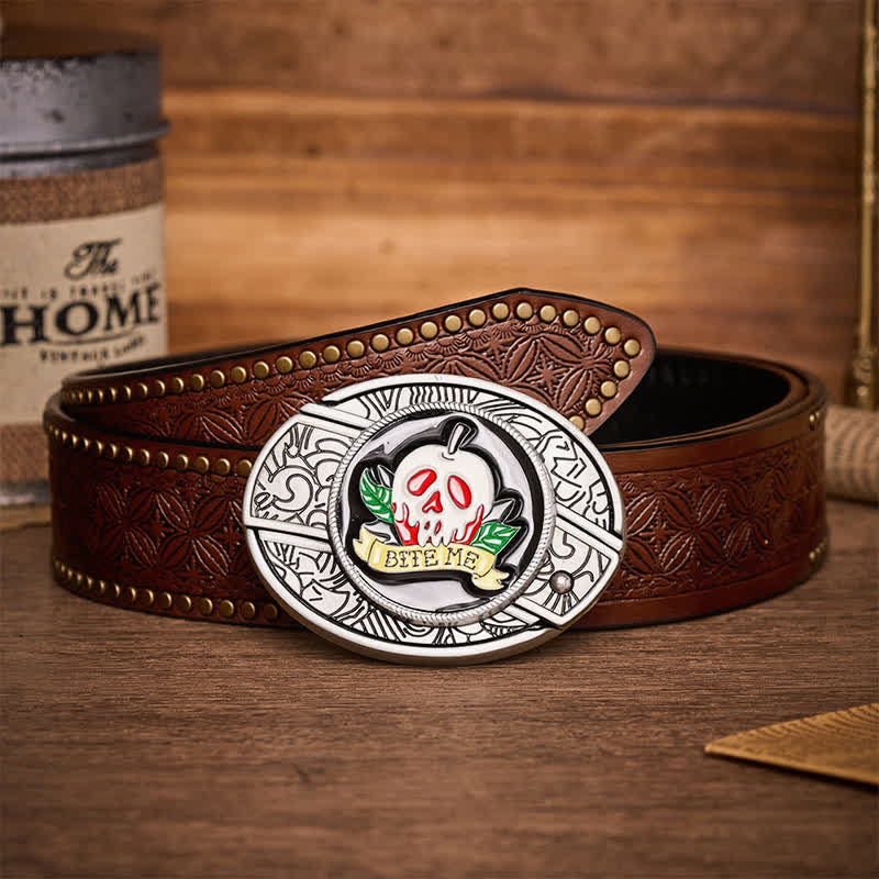 Ceinture en cuir avec boucle de couteau pliant caché « Mords-moi » en forme de crâne de pomme empoisonnée à faire soi-même - Crâne et pomme - Ceinture à rivets marron - 42 - image 4