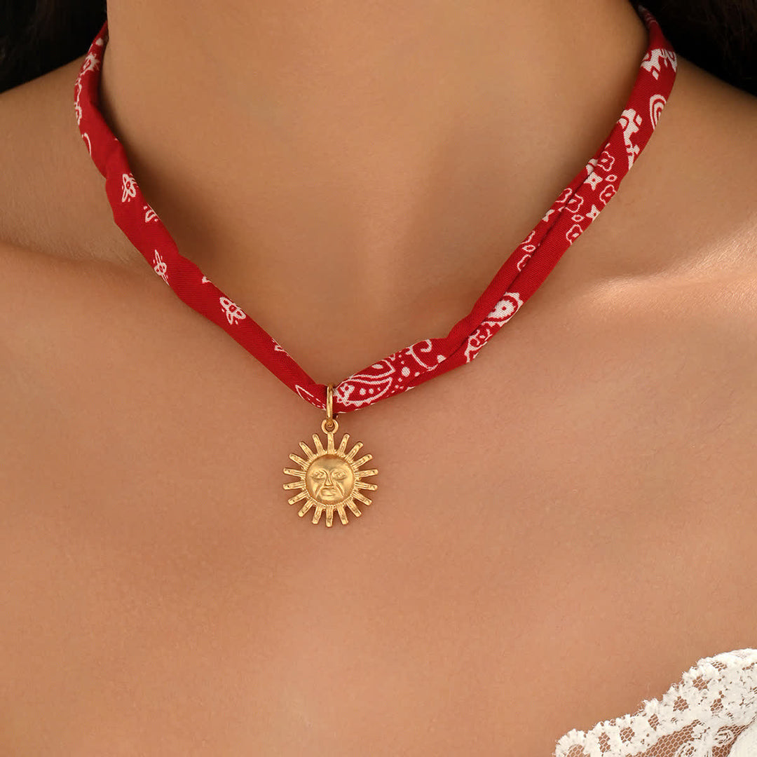 Écharpe/collier bandana rouge déesse du soleil à motifs cachemire - image 3
