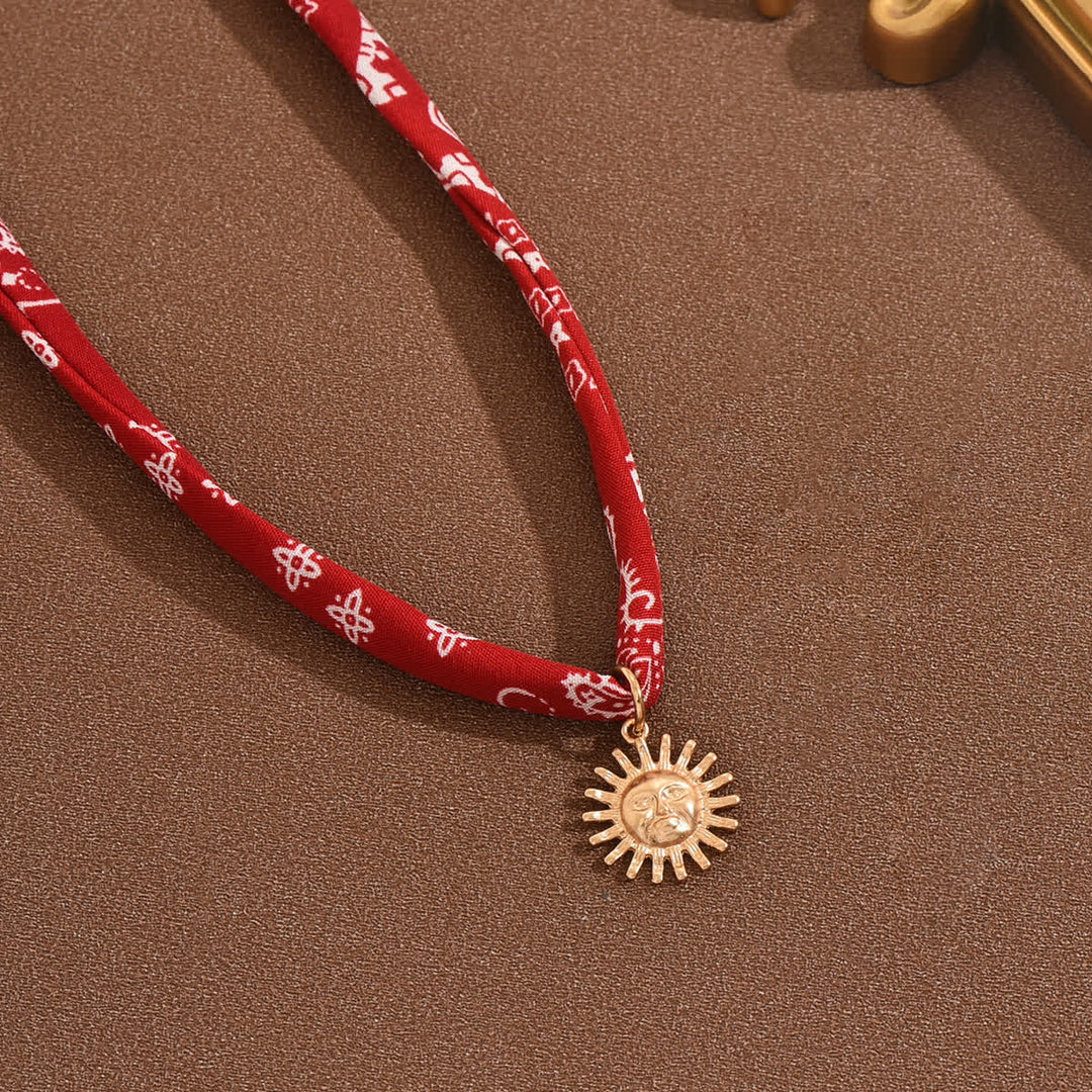Écharpe/collier bandana rouge déesse du soleil à motifs cachemire - image 2