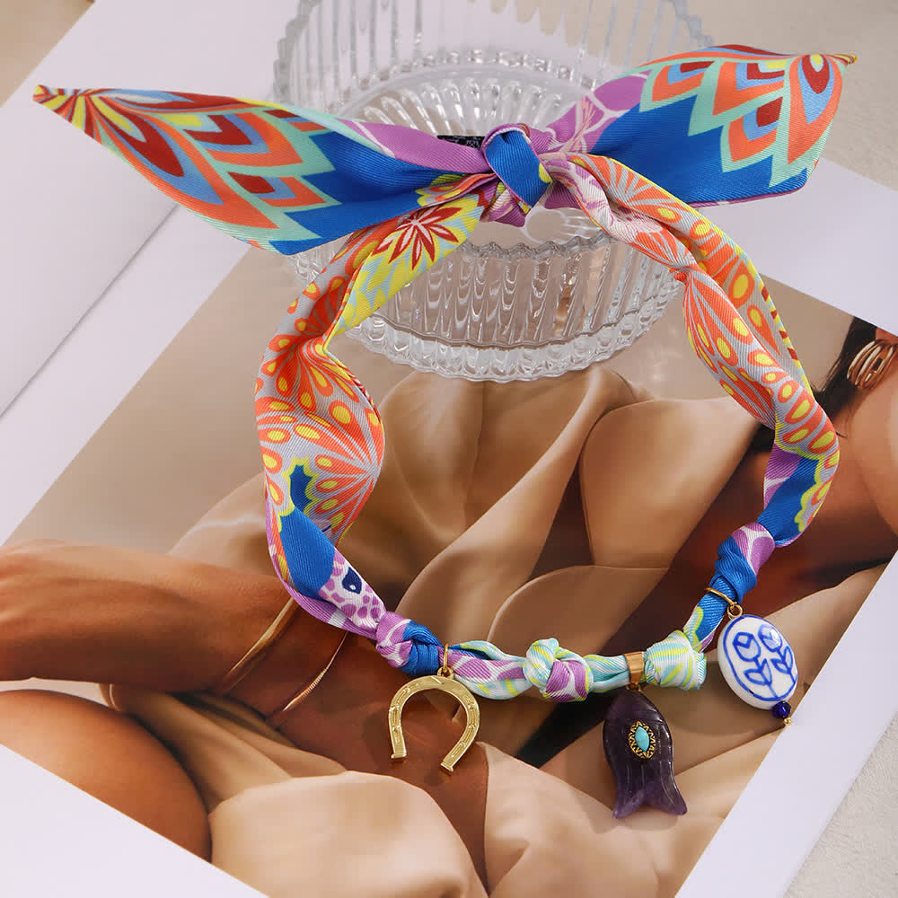 Écharpe/collier porte-bonheur coloré en forme de fer à cheval et de poisson - image 1