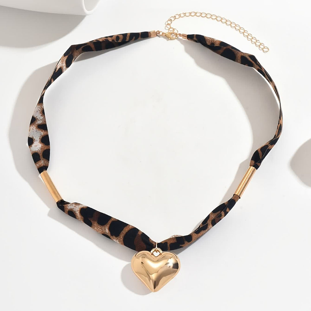 Écharpe/collier motif léopard Wild Heart avec pendentif cœur doré - image 1