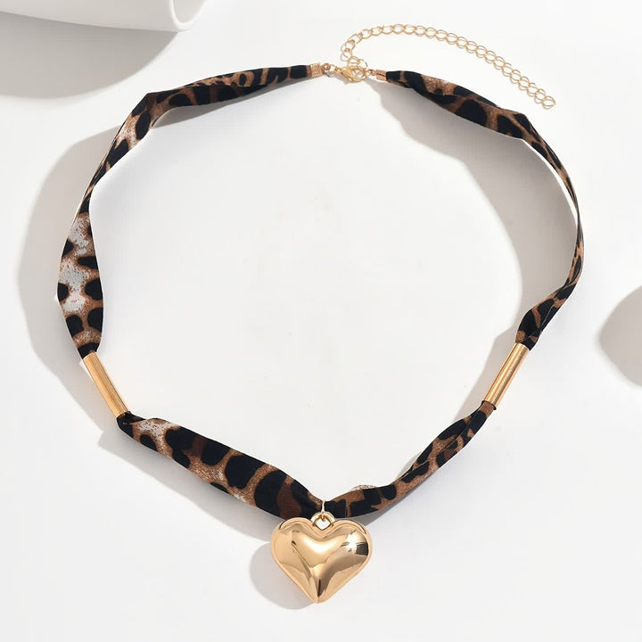 Écharpe/collier motif léopard Wild Heart avec pendentif cœur doré - image 1